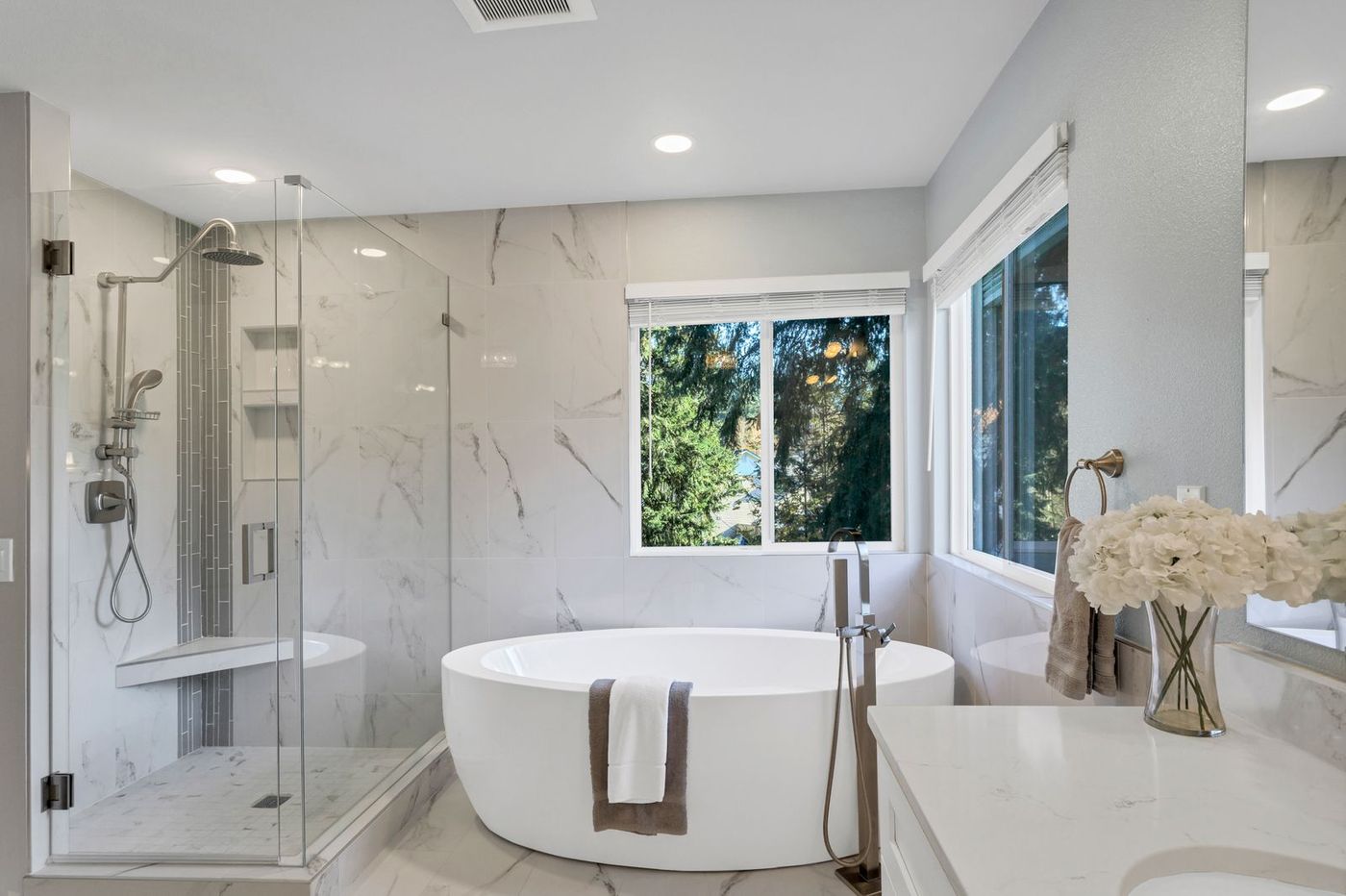 Bath tub window · Eleven Home design + build